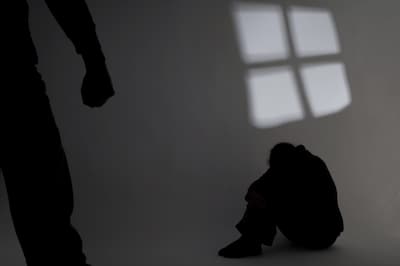 Man (35) uit Kerkdriel zegt dat zijn vrouw mishandeling en verkrachting heeft verzonnen, OM eist 5 j