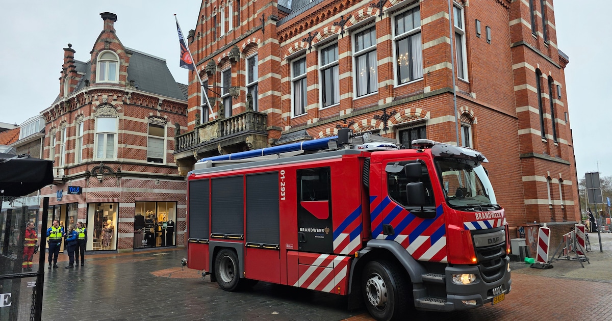 Eerst explosie, nu stank in gemeentehuis in Winschoten