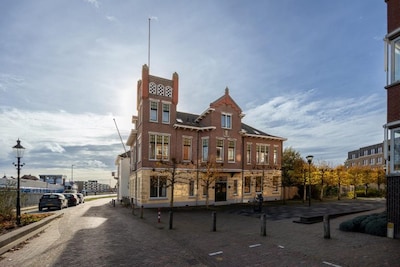Oud raadhuis Waddinxveen komt weer in handen van de gemeente