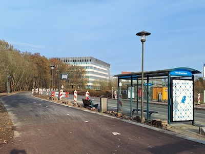 Het nieuwe fietspad aan de westkant van de Wageningse campus is klaar, maar waar blijven de vlonders