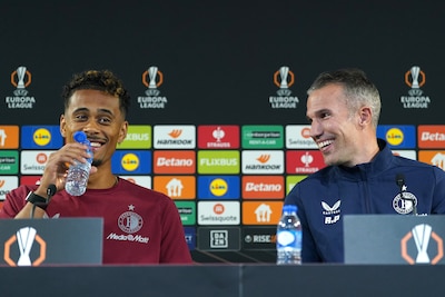 Robin van Persie geeft aankopen een kans tegen Sporting Braga: ‘Hij heeft de tijd gehad om te wennen’
