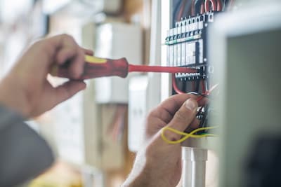 700 euro voor een half uur werk: malafide elektriciens via Google lichten klanten op in Rijssen