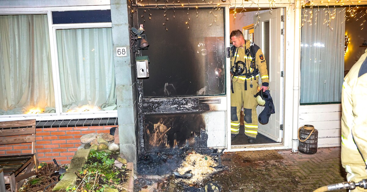 Gevel raakt zwaar beschadigd bij woningbrand op Veldlaan in Emmen