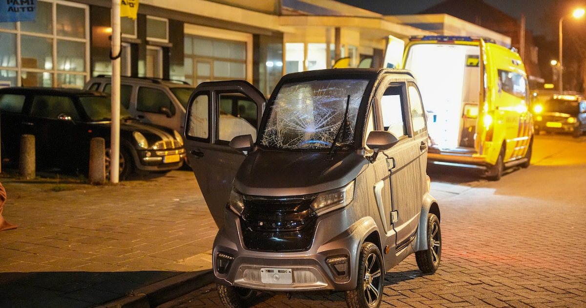 Voetganger gewond na botsing met brommobiel op het Zuideinde in Koog aan de Zaan
