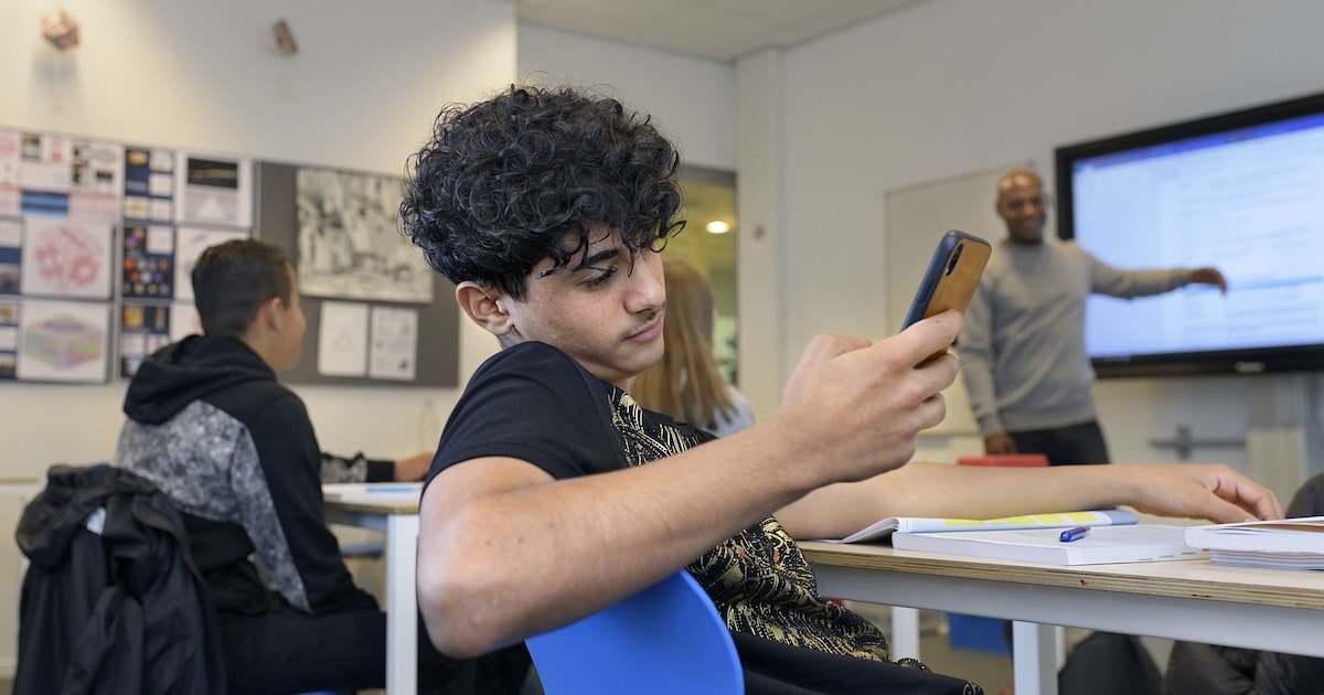 Aletta Smits spreekt in Gorredijk over pubers en schermgebruik