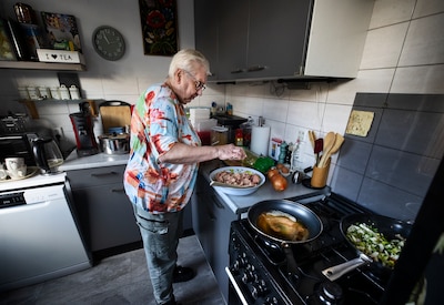 Trijnie (71) uit Helmond kookt elke dag voor haar gezin én tientallen anderen: ‘Je schrikt ervan hoe