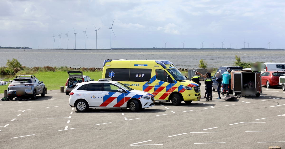 Surfer en plezierjacht botsen op het Ketelmeer