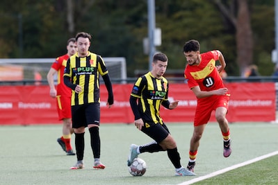 Kampong en SVL kruipen omhoog, VVIJ en FC Breukelen koploper: dit is het overzicht van het amateurvo