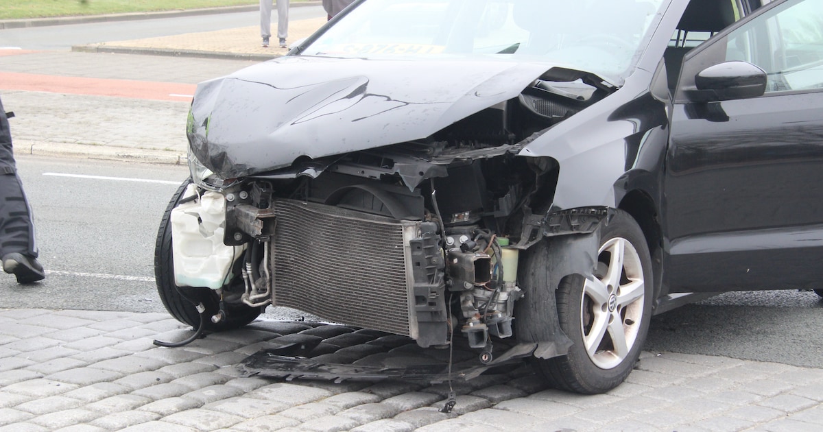 Twee auto's weggesleept door berger na botsing aan de Westtangent in Heerhugowaard