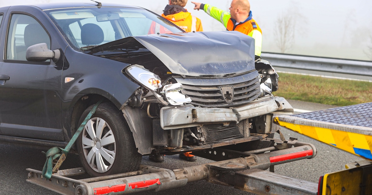 Botsing tussen twee auto’s in dichte mist op N31 bij Opeinde