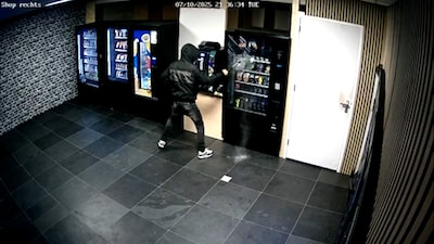 Camera legt vast hoe onherkenbare man winkel van Marcel sloopt: ‘Doelgericht vandalisme’