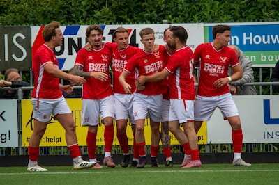 De Posthoorn is ‘back’ in de vierde klasse en verwijst SEC naar de amateurkelder