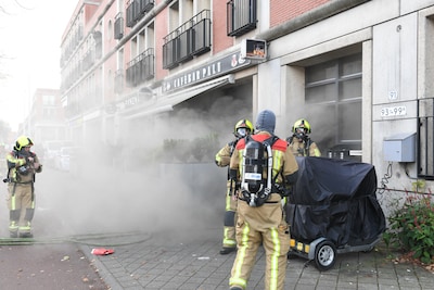 Brand in slaapkamer aan Vaillantlaan in Den Haag, buurthuis vangt bewoners op