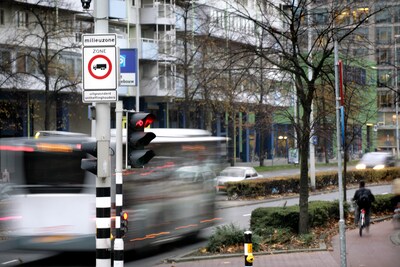 Opgelet! Je krijgt nu een boete als je met vervuilende bestelauto door de Rotterdamse milieuzone rijdt