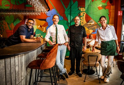 Tartaar, gelakt buikspek en vijftig open wijnen: vierde generatie slaagt met restaurant naast wijnzaak