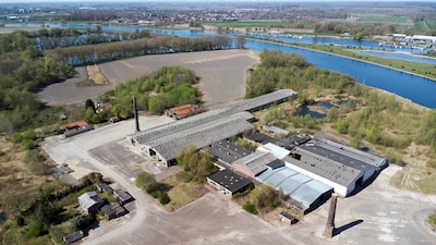 Omstreden steenfabriek moet plaats maken voor woningen, maar daar steekt Rijkswaterstaat nu stokje v