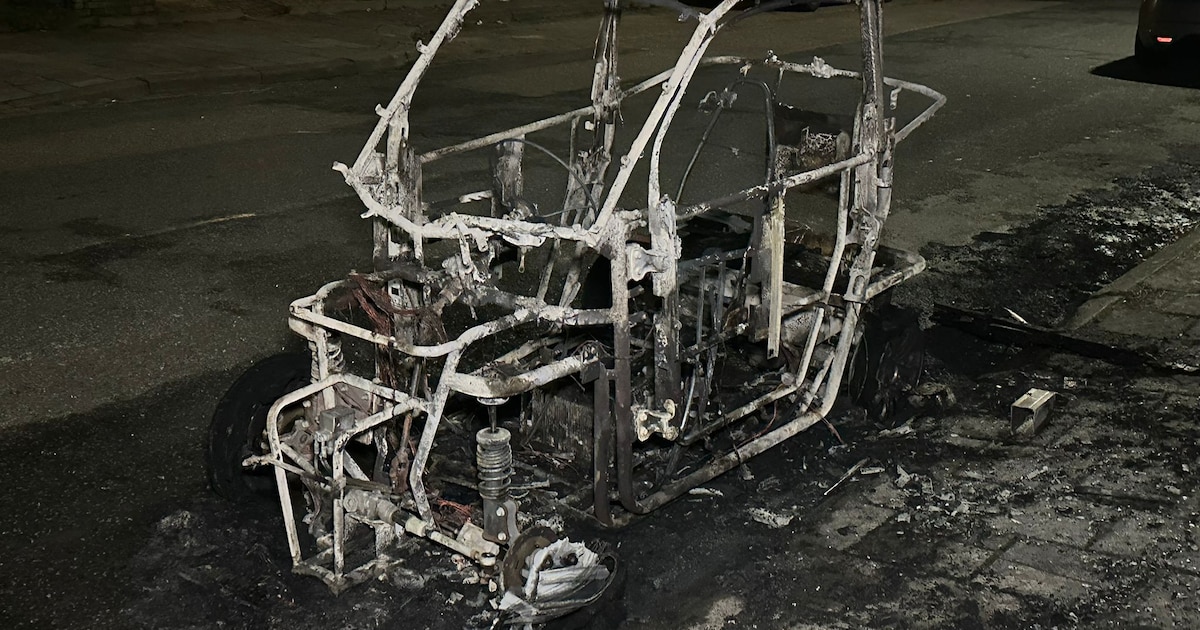 Brommobiel volledig uitgebrand op de Navolaan in Heerlen