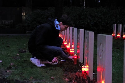 Toch kaarsjes op oorlogsgraven Leusden en Amersfoort