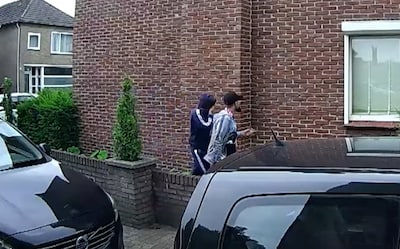 Wie zijn deze twee mannen? Ze worden verdacht van een inbraak in Glanerbrug