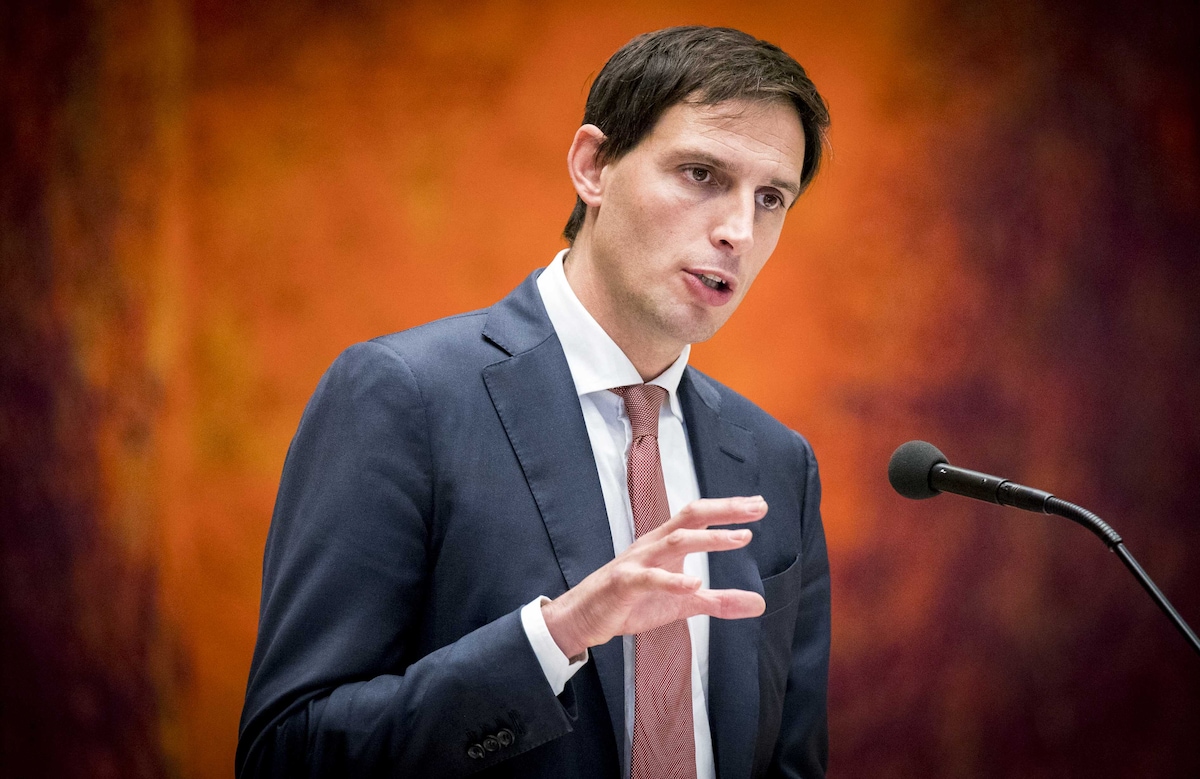 Minister bekijkt verbod op speculeren bitcoin | Politiek | AD.nl
