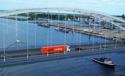 Bedrijven worstelen met plots gesloten Merwedebrug: ‘Raakt iedereen die van transport afhankelijk is