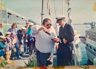John had een bovengemiddeld postuur én bovengemiddeld scherpe blik: zette bus stil toen hij vaste pa
