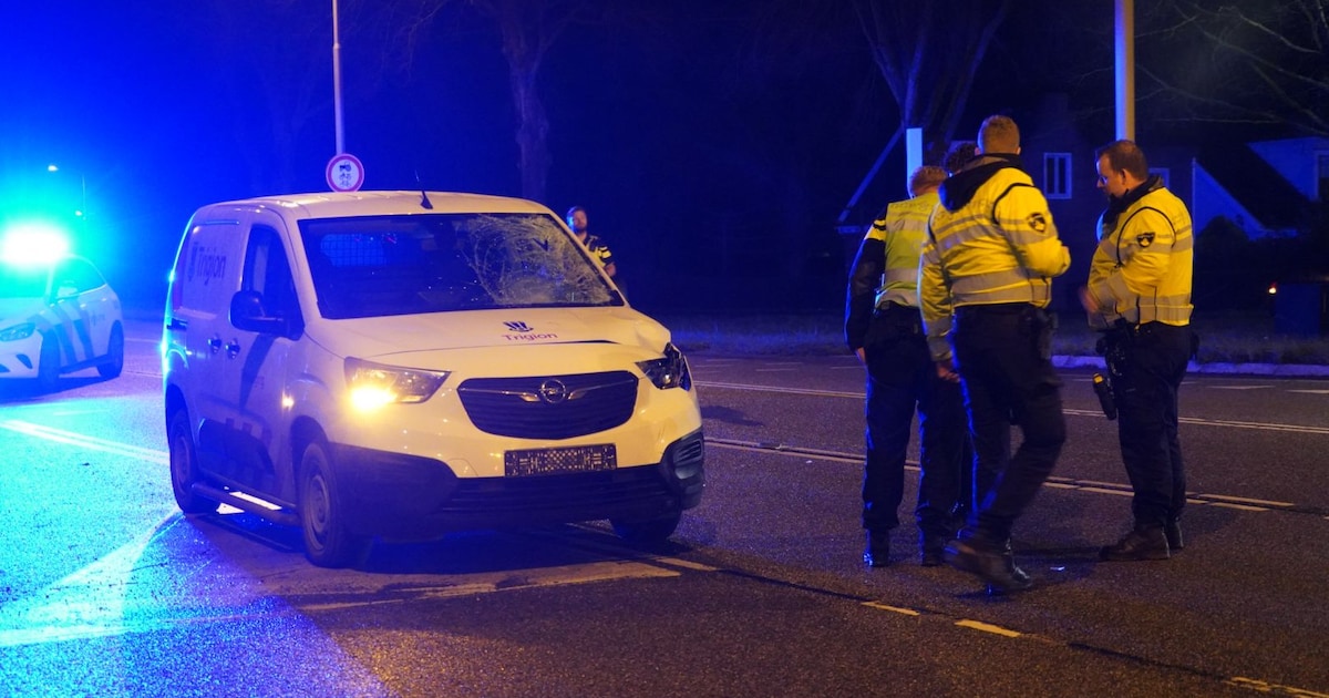 Fietser zwaargewond na botsing met bestelbus beveiligingsbedrijf in Hem