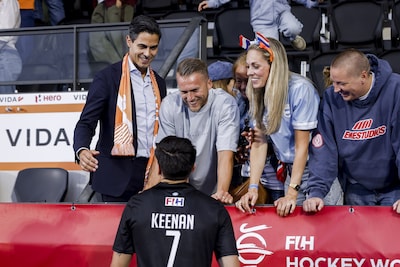 Premier Jetten juicht voor Oranje én verloofde: ‘Mooi dat hij dicht bij iemand staat die bij Argentinië speelt’