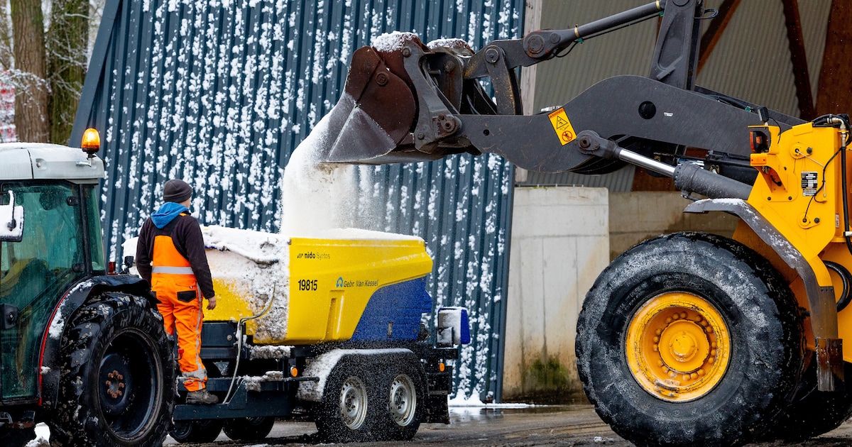 Strooiwagens trekken massaal de weg op vanuit Gorinchem