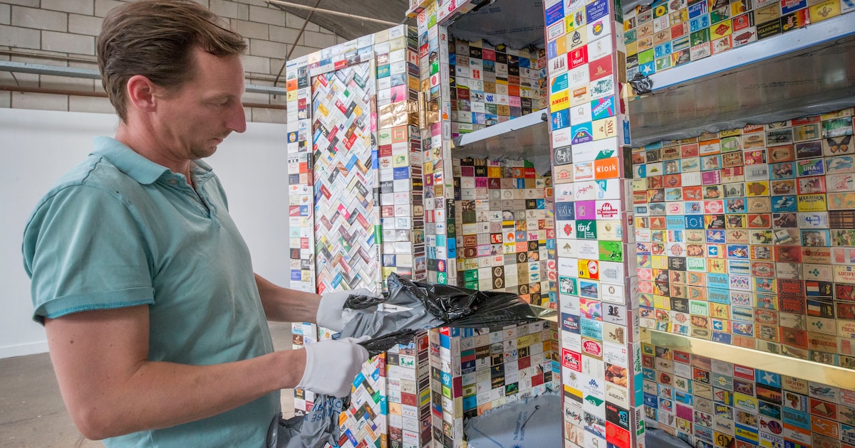 Diederik Schneemann geeft rondleiding door tentoonstelling in Museum JAN Amstelveen