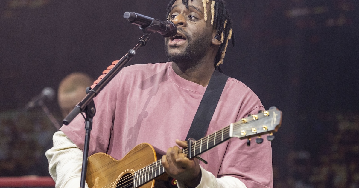 Myles Smith onderbreekt tour met Ed Sheeran voor optreden op Qmusic Top ...