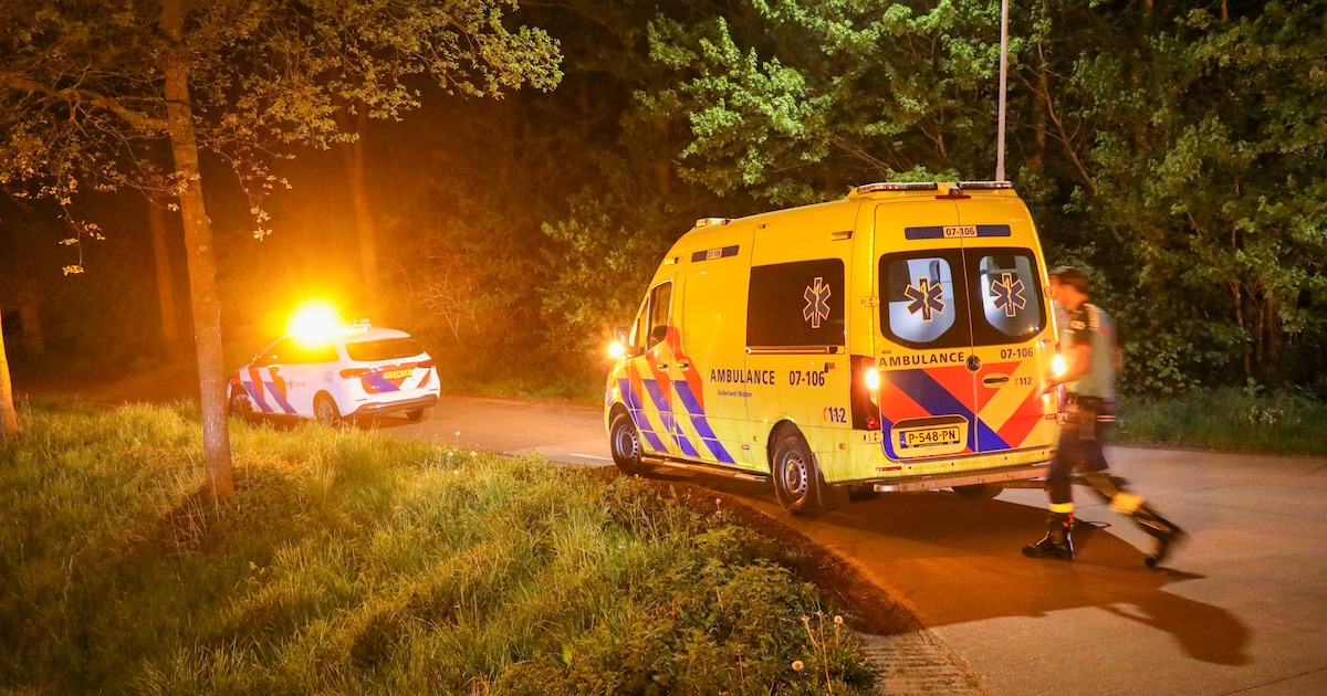 Voetganger aangereden door auto in Lunteren: gewond naar ziekenhuis