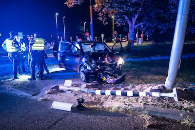 Automobilist aangehouden na botsing met bestelbus in Arnhem