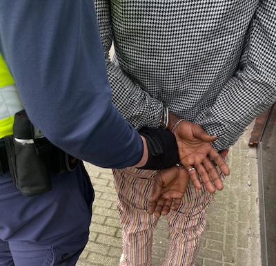 Man gaat door het lint bij controle in Eindhovense binnenstad, valt handhavers aan en wordt aangehou
