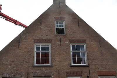 Brandweer kan voorkomen dat rokende schoorsteen zolderbrand wordt