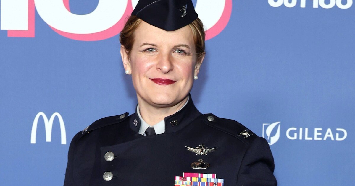 Alle transgender personen moeten nu leger VS uit, maar kolonel Bree ...