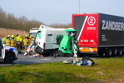 Zwaar ongeluk massaal gefilmd en gefotografeerd, ruim honderd bestuurders beboet