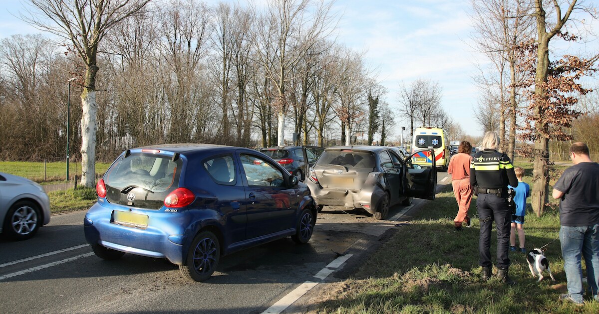 Gewonde bij kop-staartbotsing op Beugenseweg in Oeffelt | Land van Cuijk