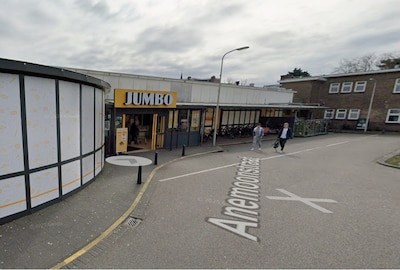 Gratis bloemen en taart bij de heropening van deze Haagse Jumbo