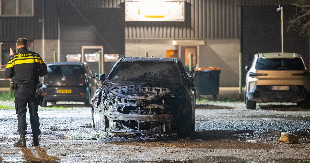Middelbrand op Bennebroekerweg in Rijsenhout