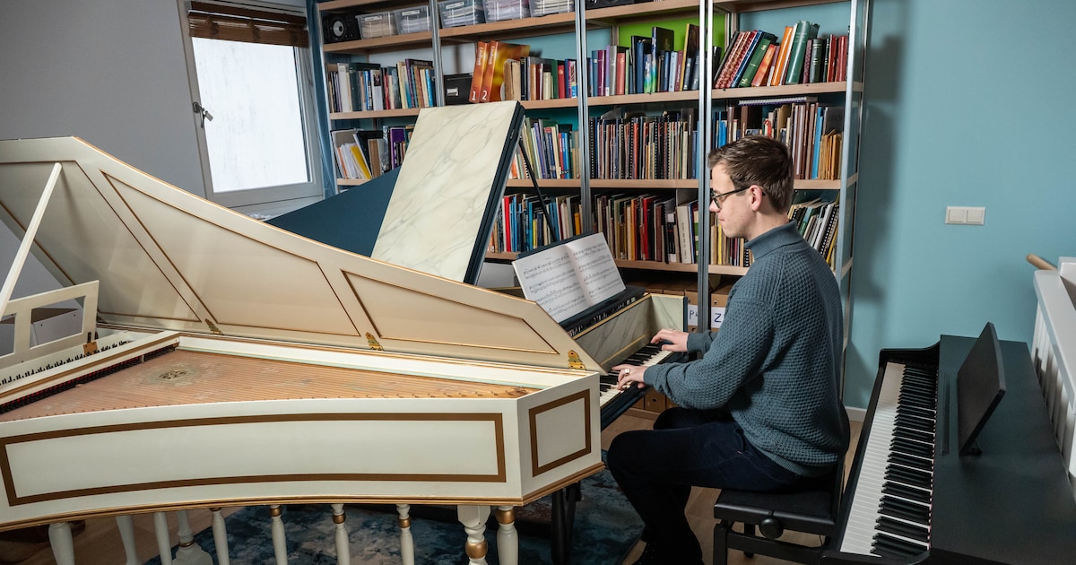 De Naaldwijkse kerk zit zonder orgel, dus speelt de Westlandse ‘Bach’ een concert op vier klavecimbe