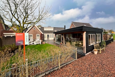 Driekwart miljoen voor veredelde schuur met luxe gemoderniseerde marmerlook keuken