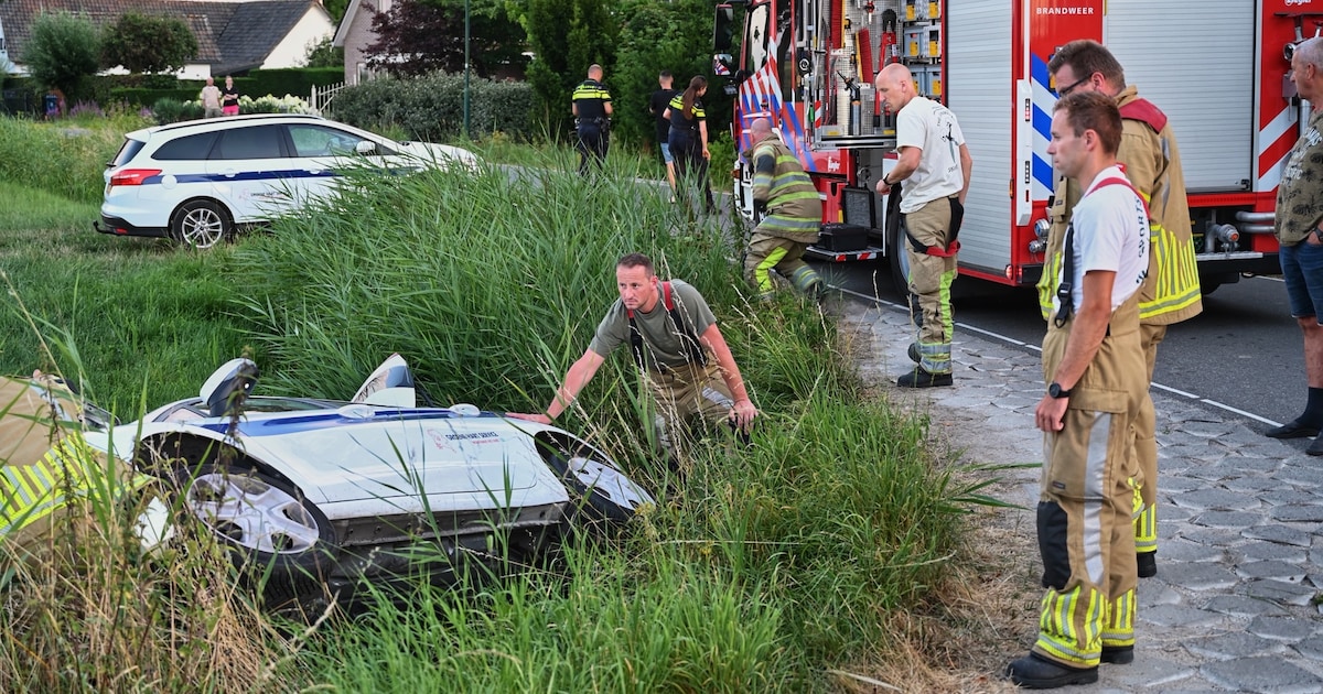 Auto raakt van de weg in Tull en ‘t Waal, bestuurder vermoedelijk onder invloed