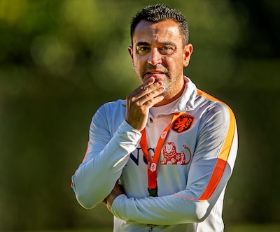 Voetbalpodcast | ‘Xavi zit met zijn selectiebeleid tussen Van Gaal en Koeman in’