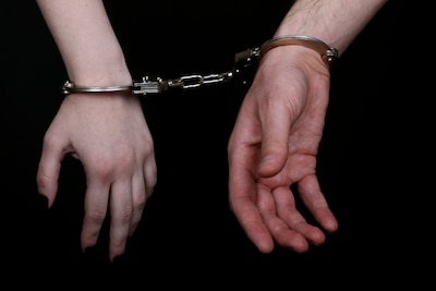 Internationaal gezocht stel gepakt vlak over Twentse grens: slachtoffer gemarteld en gewurgd