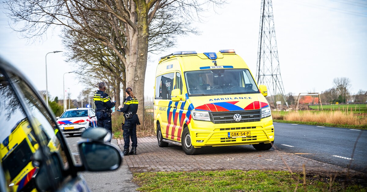 Wielrenner gewond na botsing met bestelbus in Oosterwolde