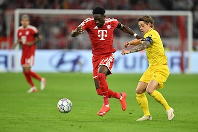 Kanonskogel van Davies brengt Bayern in veilige haven, United leidt ruim tegen CL-debutant, assist voor Malen
