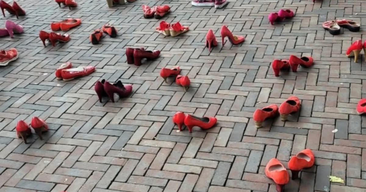 Rode schoenen actie geweld tegen vrouwen in Assen