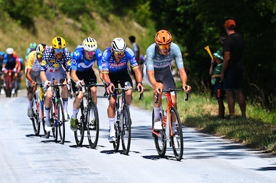Van der Poel in sterke kopgroep met andere Nederlander, lukt het om weg te blijven?