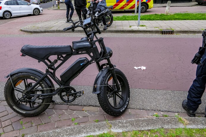 Fatbiker gewond bij aanrijding in Enschede, politie doet onderzoek | Enschede | AD.nl